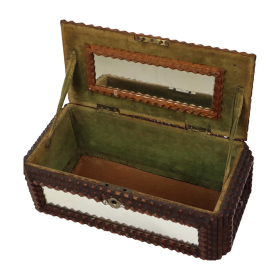 Image 1 of Antike Tramp Art Box Volkskunst