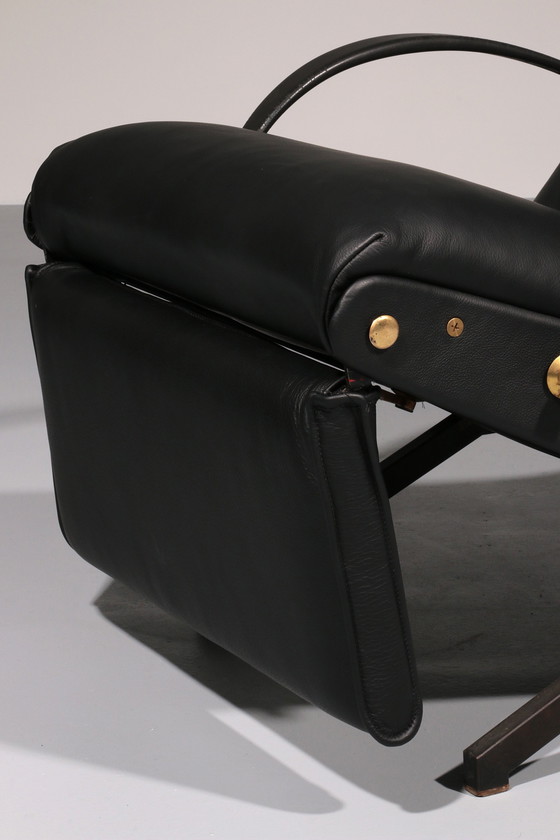 Image 1 of Italian Black Leather Adjustable P40 Relax Chair von Osvaldo Borsani Tecno.