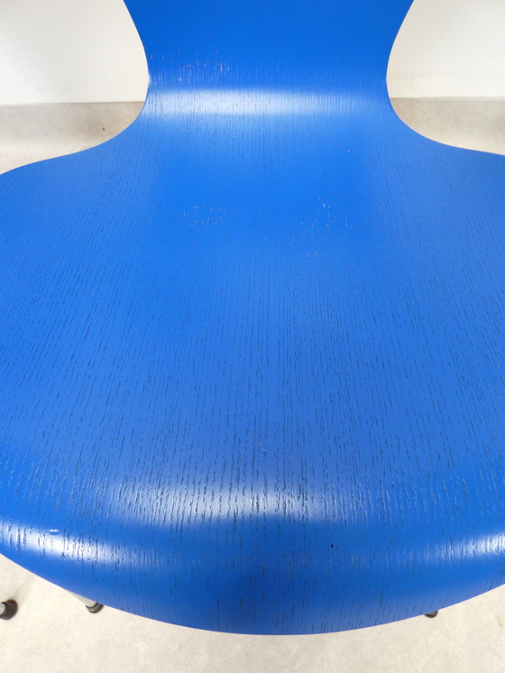 Image 1 of 4 blaue Schmetterlingsstühle von Arne Jacobsen für Fritz Hansen