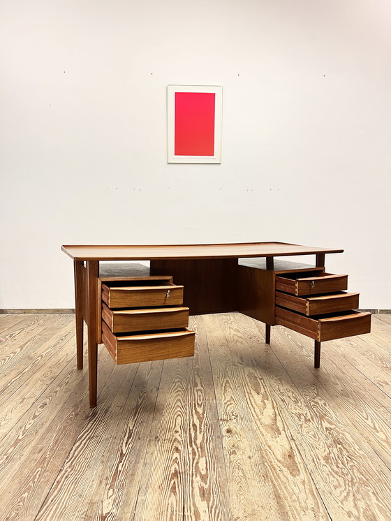 Image 1 of Dänischer Mid-Century Schreibtisch aus Teakholz von Peter Løvig Nielsen für Hedensted Møbelfabrik, 1976