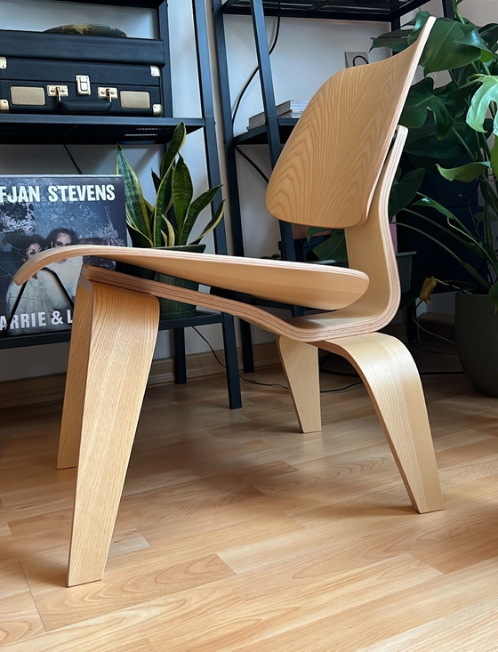 Image 1 of Vitra Eames LCW Esche