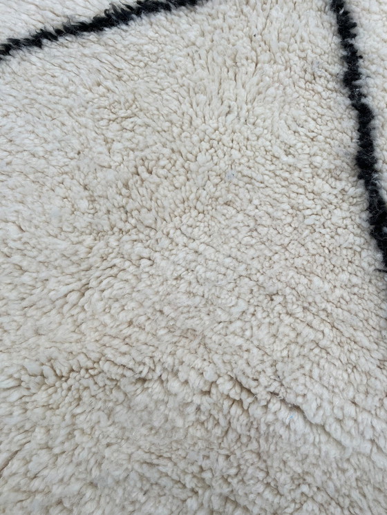 Image 1 of Weiß Modern traditioneller marokkanischer Beni Ouarain-Teppich
