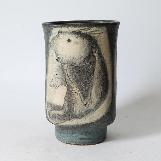 Image 1 of Klaas de Boer, Steingutvase mit Fantasietieren verziert.