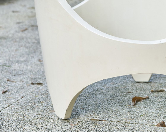 Image 1 of Space Age gebogener weißer Holz-Couchtisch, 1970er Jahre