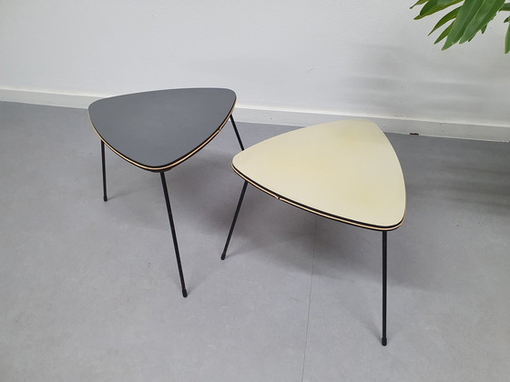 Image 1 of 1950er Beistelltische. Vintage Mimi Set/Dreieckige Tische.