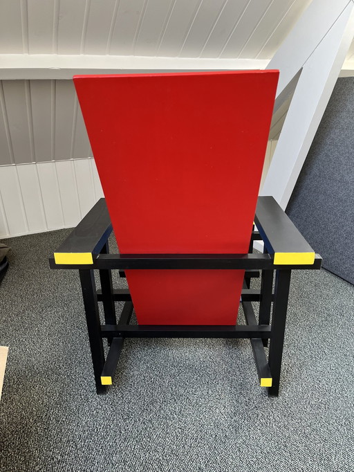 Stuhl. Rot Gelb Blau. Hergestellt nach freigegebener Zeichnung.
