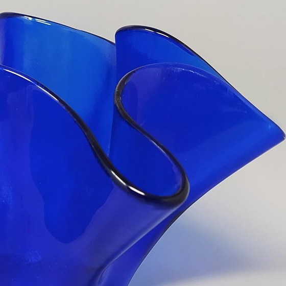 Image 1 of 1970S Blaue Vase "Fazzoletto" von Dogi in Muranoglas. Hergestellt in Italien