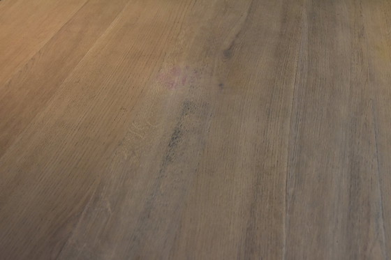 Image 1 of Ovaler Tisch aus massiver Eiche