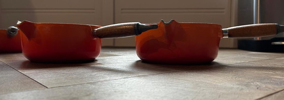 Image 1 of 4x Le Creuset emaillierte Gusseisen-Kasserolle mit Holzgriff