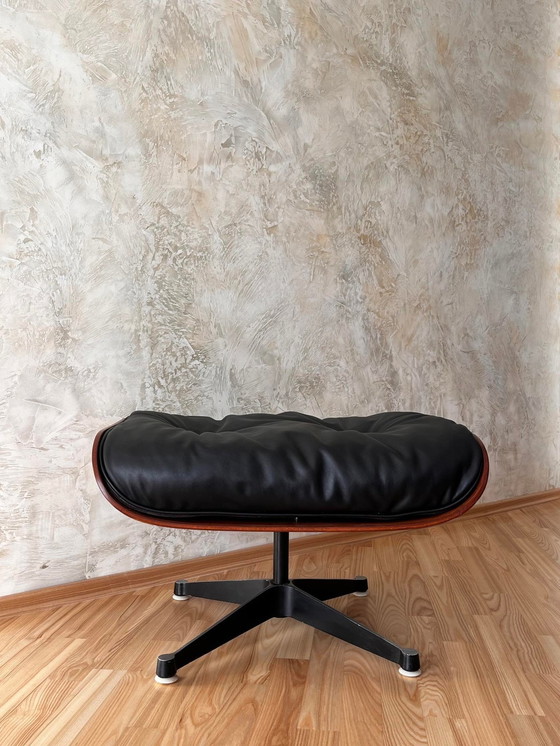 Image 1 of Vitra - Loungesessel mit Ottomane - 670 Lounge Chair - Charles & Ray Eames