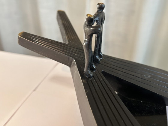 Image 1 of Corry Ammerlaan - Über die Trennung von Straßen - Bronzeskulptur - Artihove