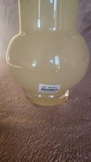Hellgelbe Dutz-Vase