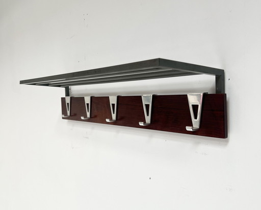 Pastellfarbener Garderobenständer aus Holz, 1970er Jahre