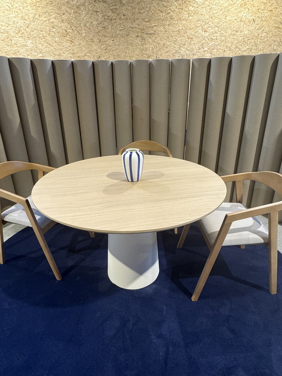 Image 1 of Runder Esstisch aus Holz - Naturholz - Beige Tischbein - Durchmesser 120Cm