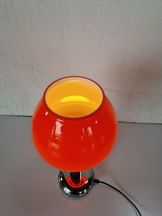 Image 1 of Opaline und Chrom Raumzeitalter Tischlampe