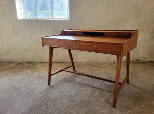 Mid Century Dänischer Schreibtisch aus Teakholz, 1950