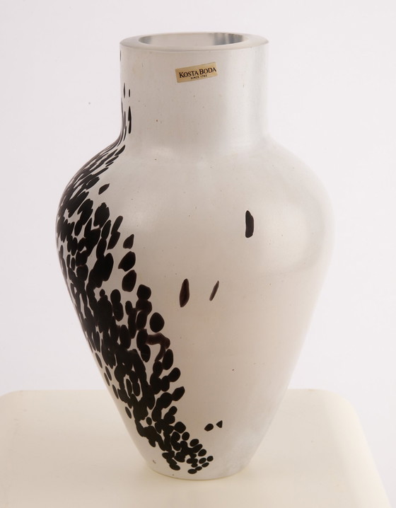 Image 1 of Seltene Kosta Boda Vase, Schwarz-Weiss, Satiniert