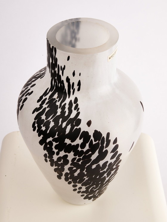 Image 1 of Seltene Kosta Boda Vase, Schwarz-Weiss, Satiniert