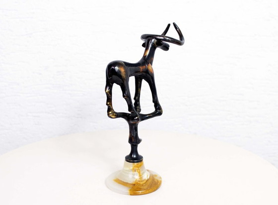 Image 1 of Brutalistischer Stier oder Büffel aus massiver Bronze und Marmor