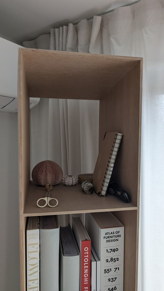 Image 1 of Moderner Eichenfurnier-Schrank