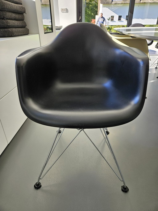 6x Eames Armchair Dar