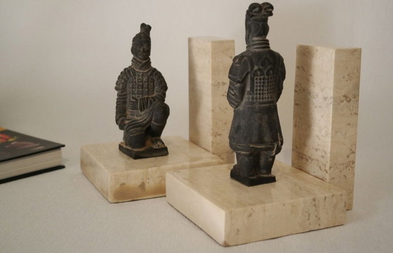 Image 1 of Paar Gewächshaus Bücher Travertin Chinesische Krieger Xx.