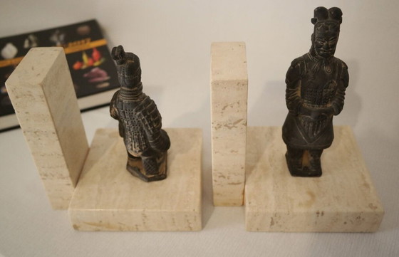 Image 1 of Paar Gewächshaus Bücher Travertin Chinesische Krieger Xx.
