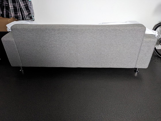 Image 1 of Modernes Goossens 3-Sitzer-Sofa hellgrau/beige mit Chromfüßen