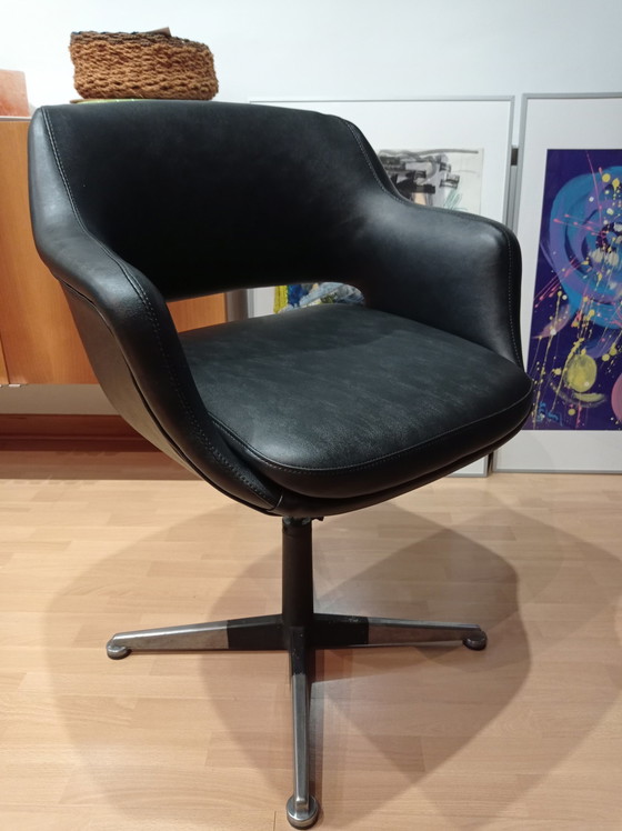 Image 1 of Cassina Olli Mannermaa Stuhl