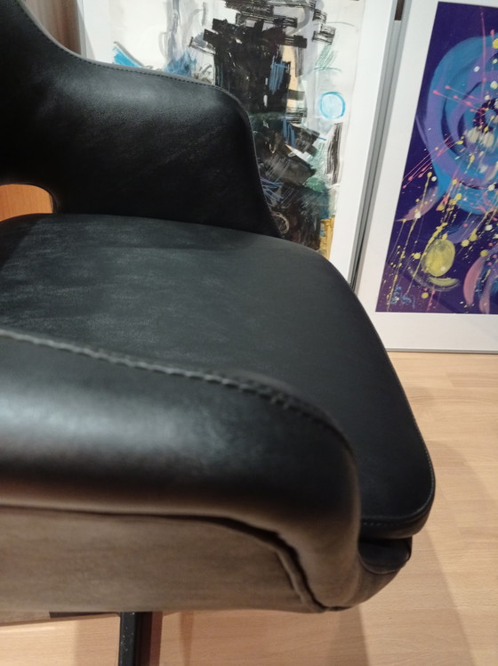 Image 1 of Cassina Olli Mannermaa Stuhl