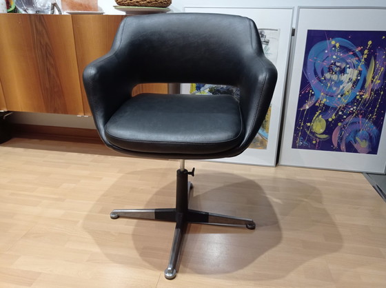 Image 1 of Cassina Olli Mannermaa Stuhl