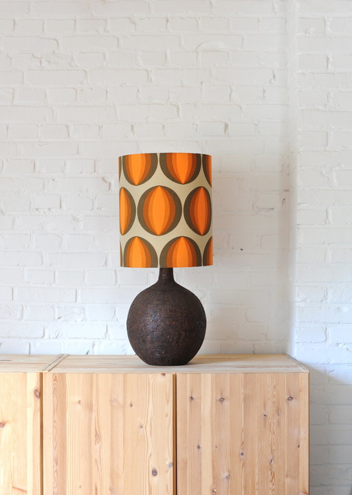 Vintage braun brutalistischen Schamotte Ton Lampenfuß mit neuen handgefertigten Lampenschirm