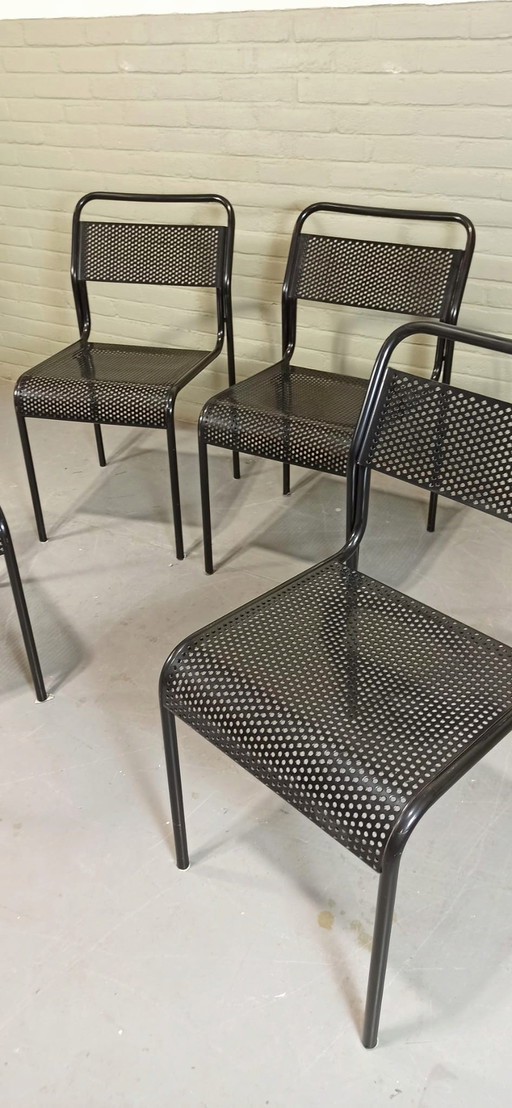 4 schwarze Vintage-Stühle aus perforiertem Metall