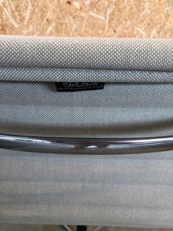 Image 1 of Vitra Eames EA101 Stuhl