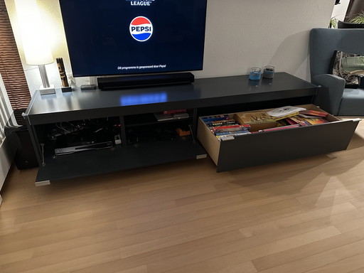 Pastoe TV-Schrank, L-Series Grau, mit großer Schublade.