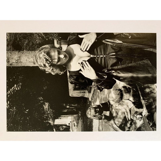 Image 1 of Vintage-Fotogravüre "Père Lachaise, Grabmal von Talma, Paris" von Helmut Newton, Frankreich