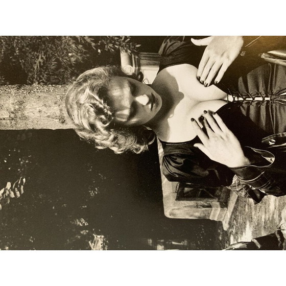 Image 1 of Vintage-Fotogravüre "Père Lachaise, Grabmal von Talma, Paris" von Helmut Newton, Frankreich