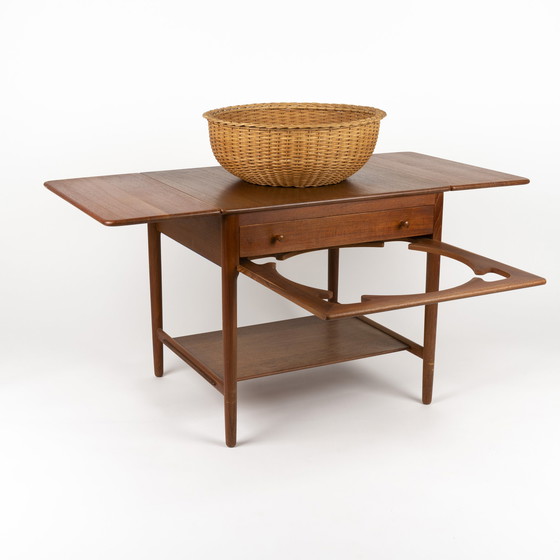 Image 1 of Hans J. Wegner Naaitafel Modell AT 33