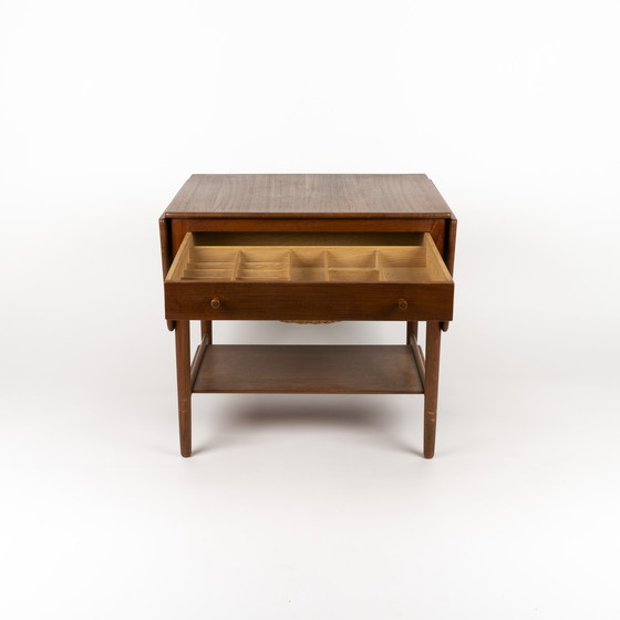 Image 1 of Hans J. Wegner Naaitafel Modell AT 33
