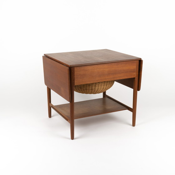 Image 1 of Hans J. Wegner Naaitafel Modell AT 33
