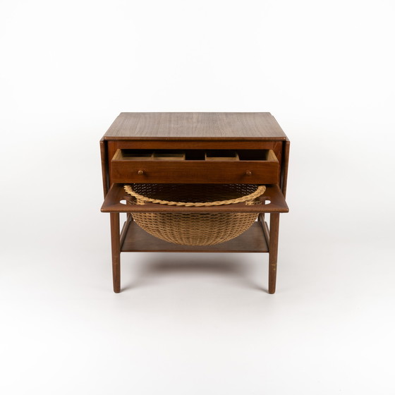 Image 1 of Hans J. Wegner Naaitafel Modell AT 33