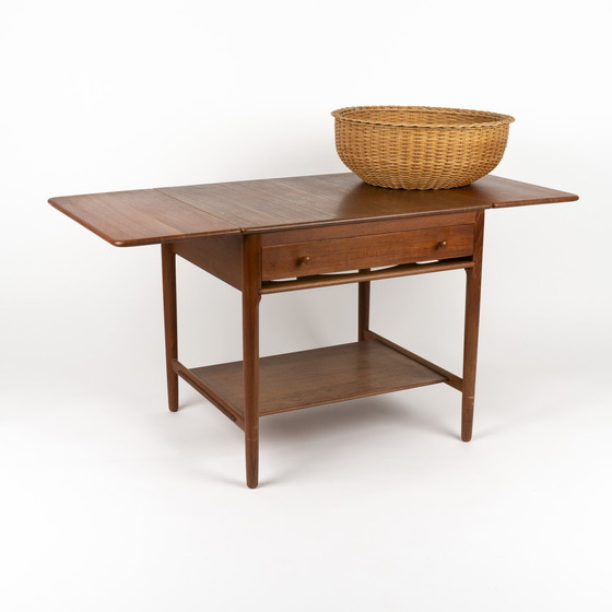 Image 1 of Hans J. Wegner Naaitafel Modell AT 33