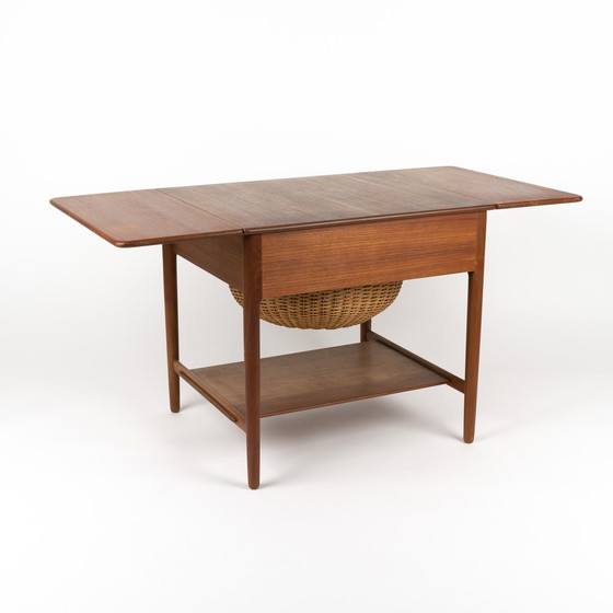 Image 1 of Hans J. Wegner Naaitafel Modell AT 33