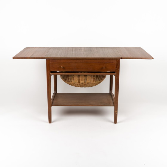Image 1 of Hans J. Wegner Naaitafel Modell AT 33