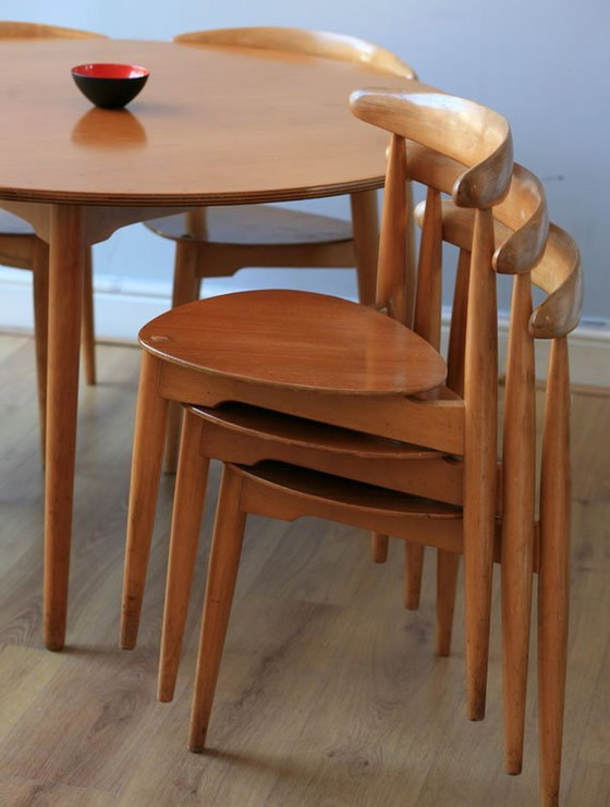 Image 1 of Wegner Stapelbare Stühle und Tisch "Herz"