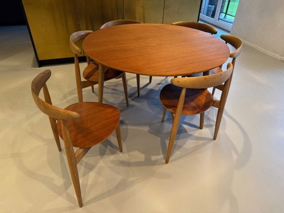 Image 1 of Wegner Stapelbare Stühle und Tisch "Herz"