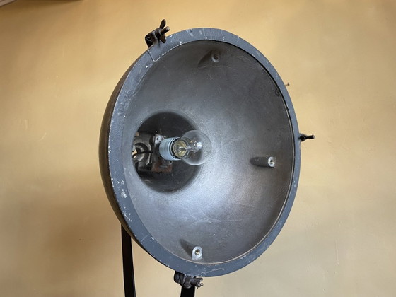 Image 1 of Stehlampe Stehlampe auf altem Dreibein Industriell Französisch