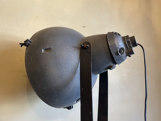 Image 1 of Stehlampe Stehlampe auf altem Dreibein Industriell Französisch