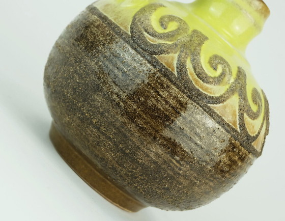 Image 1 of strehla gdr fett lava VASE krug braun lava glasur mit gelb modell 9017