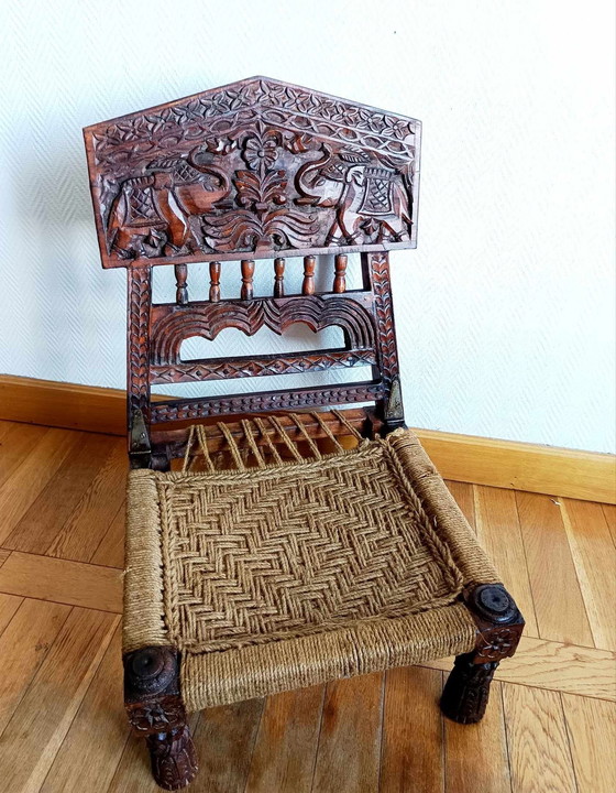 Image 1 of 2X Traditionelle Niedrige Stühle, Indonesien